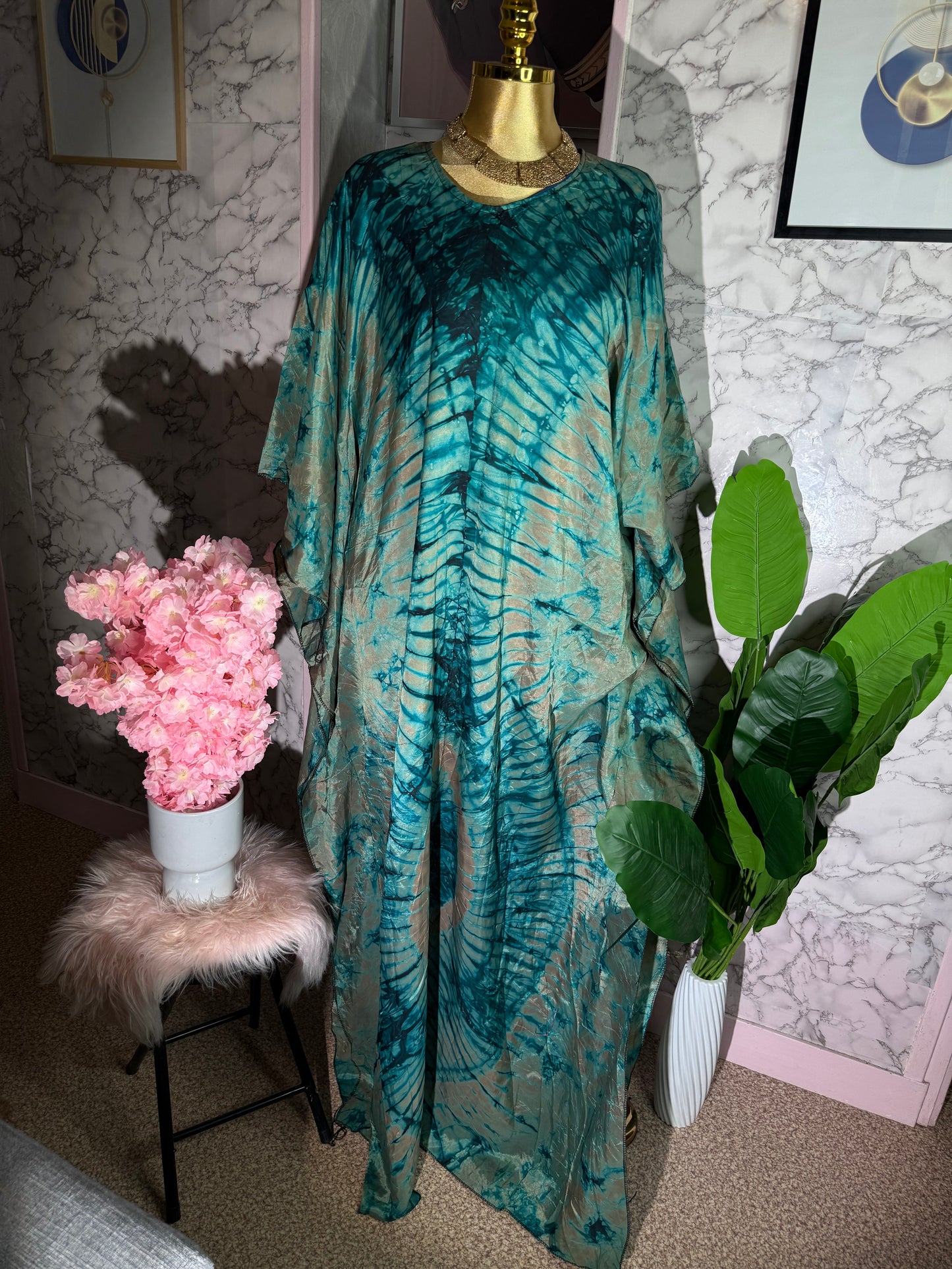 Adire bubu gown
One size fits a uk 8-22 length
