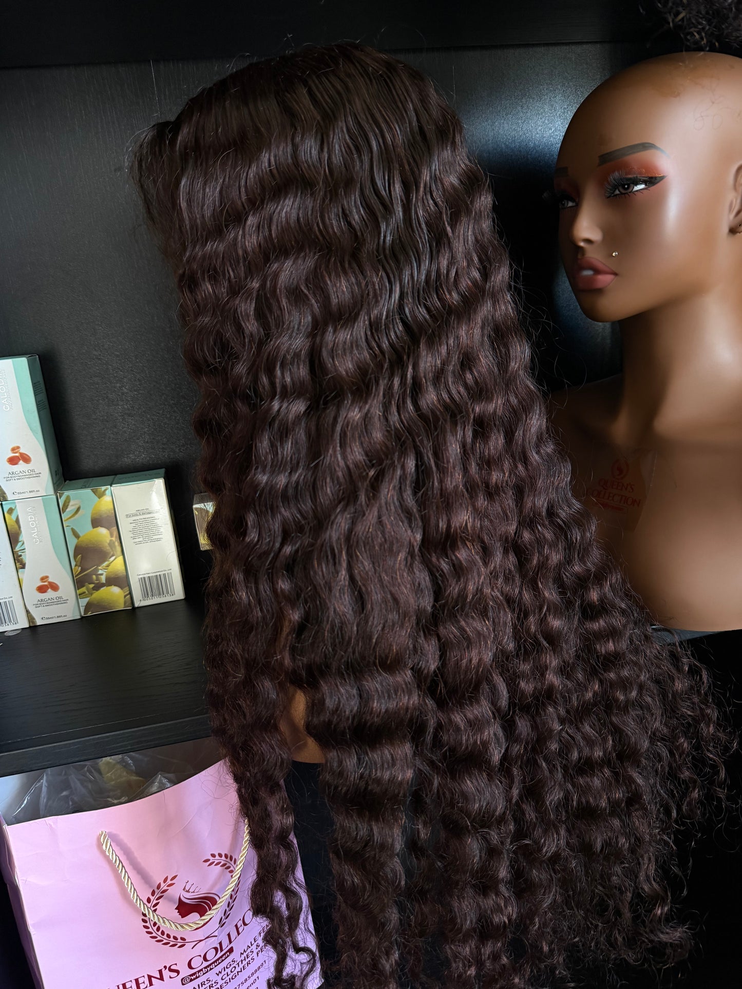 Dark brown deep wave 🌊 32” 280grams with  4x4 closure