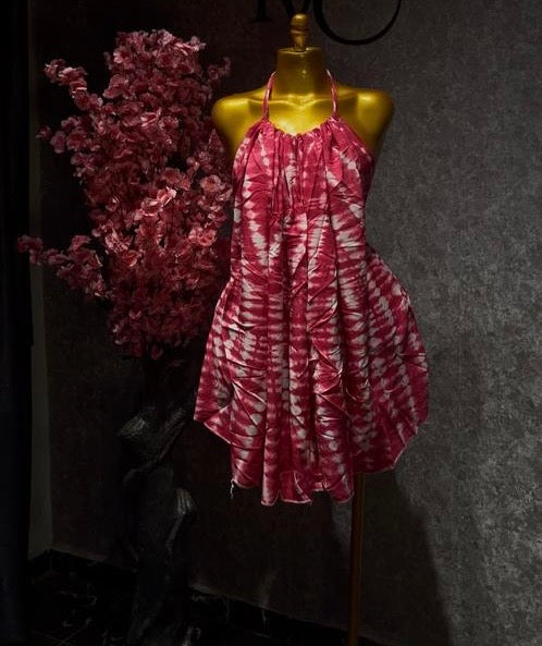Short backless gown